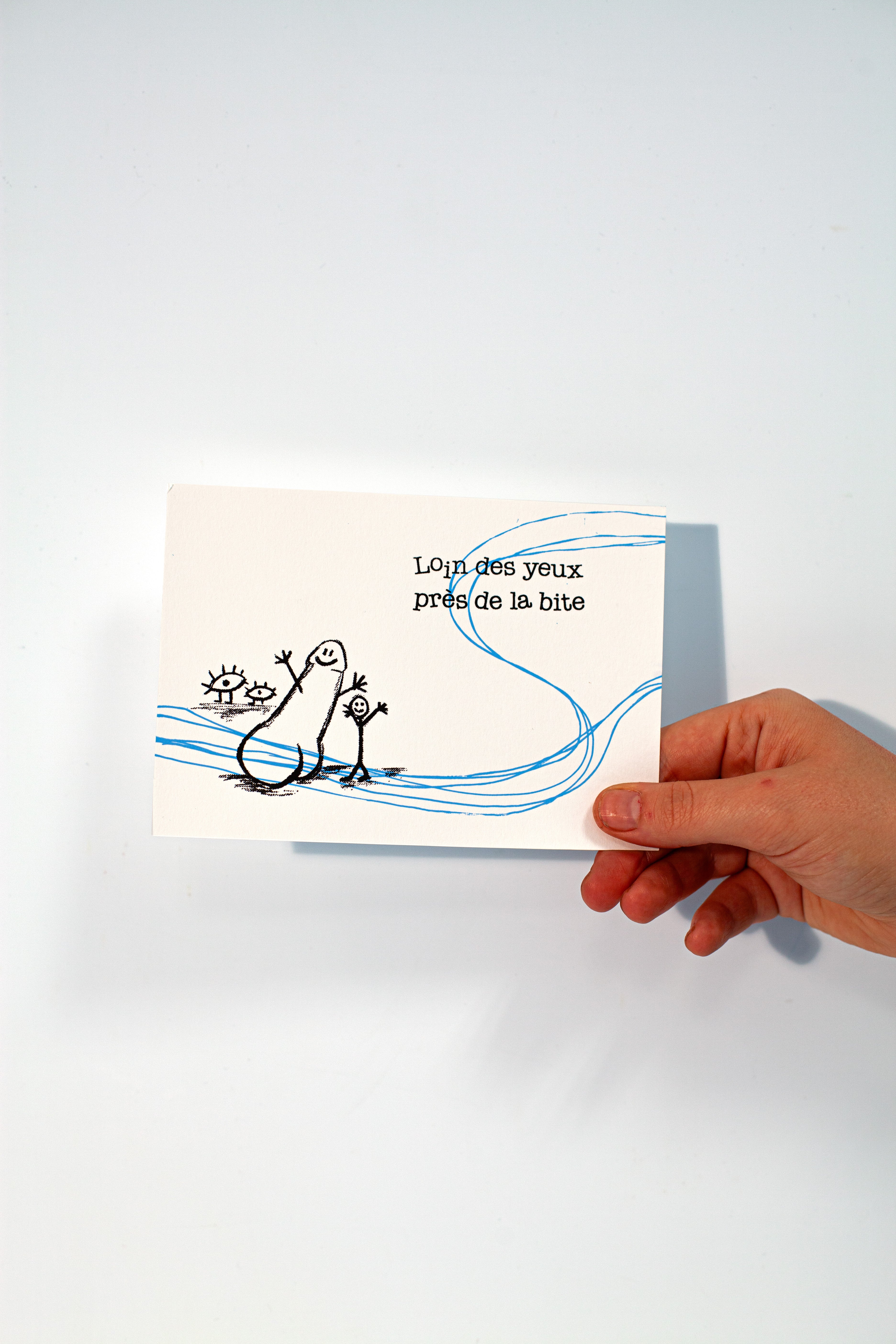 Loin des yeux près de la... • Carte postale